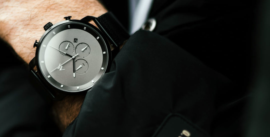 Die 12 besten komplett schwarzen Uhren für Männer im Jahr 2024